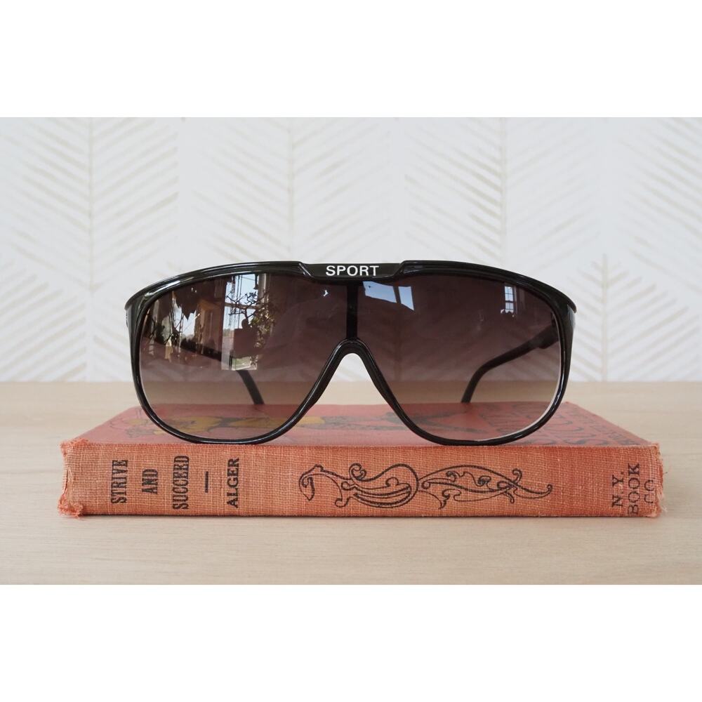Vintage 1980s Shield Sunglasses New Old Stock Hipster Sporty Mask type Lens - Picture 8 of 14